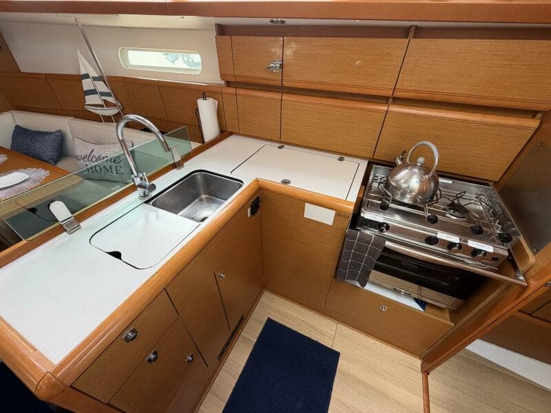 2018 Jeanneau Sun Odyssey 389 - Photo 31