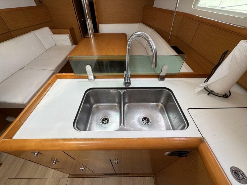 2018 Jeanneau Sun Odyssey 389 - Photo 32