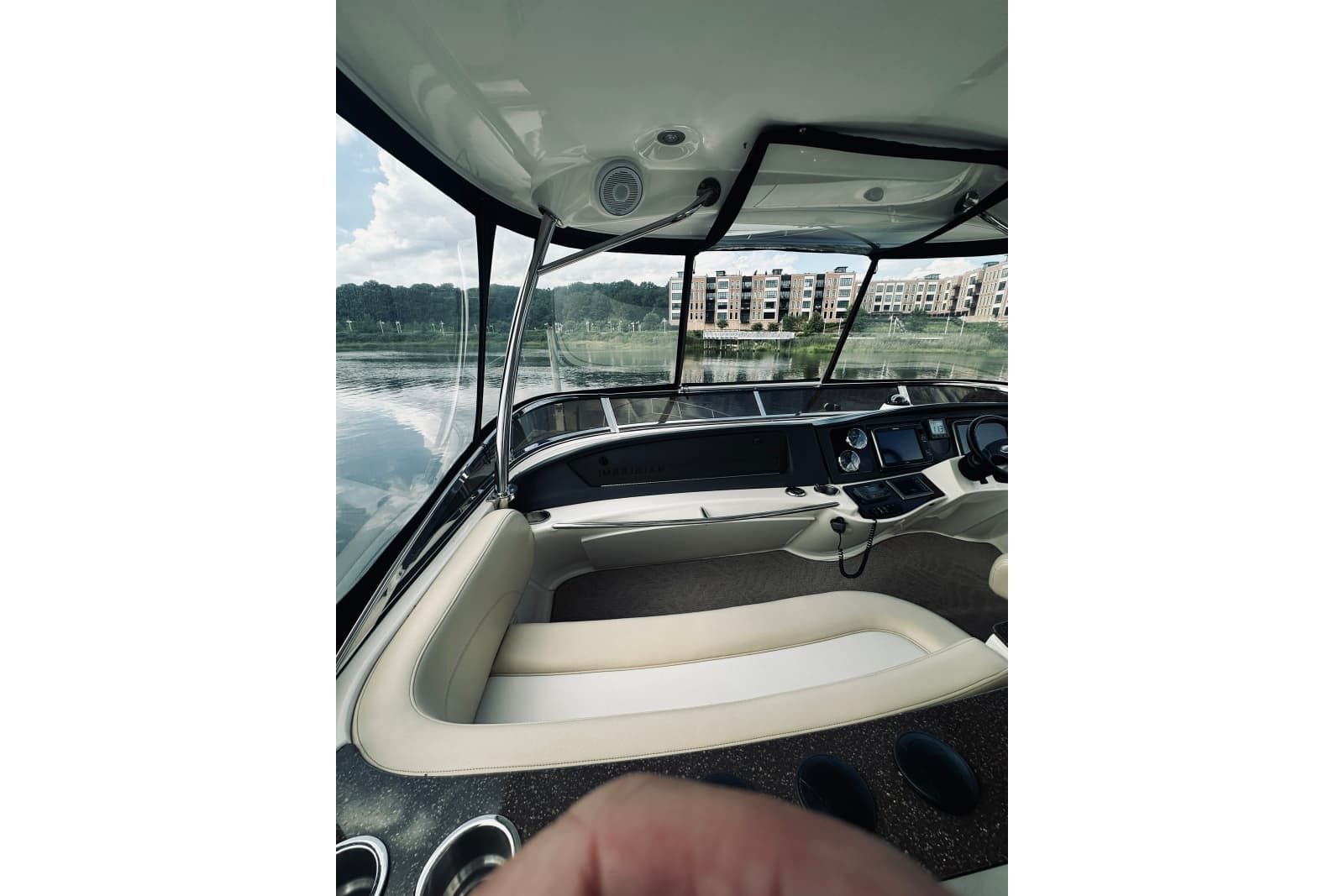 2012 Meridian 441 Sedan - Photo 39