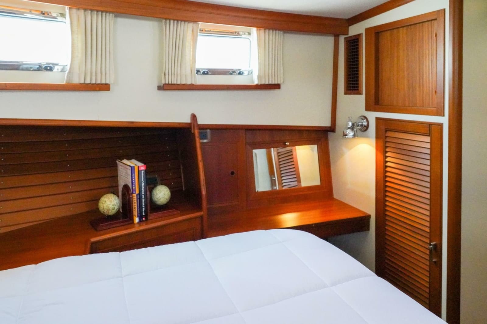 2003 Grand Banks 46 Europa - Photo 71