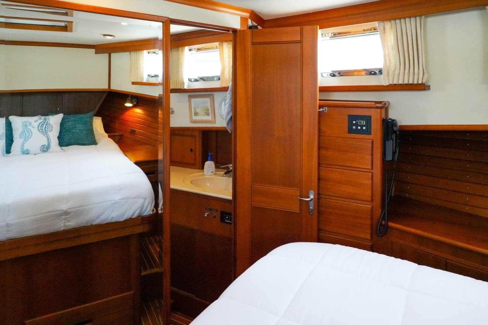 2003 Grand Banks 46 Europa - Photo 72