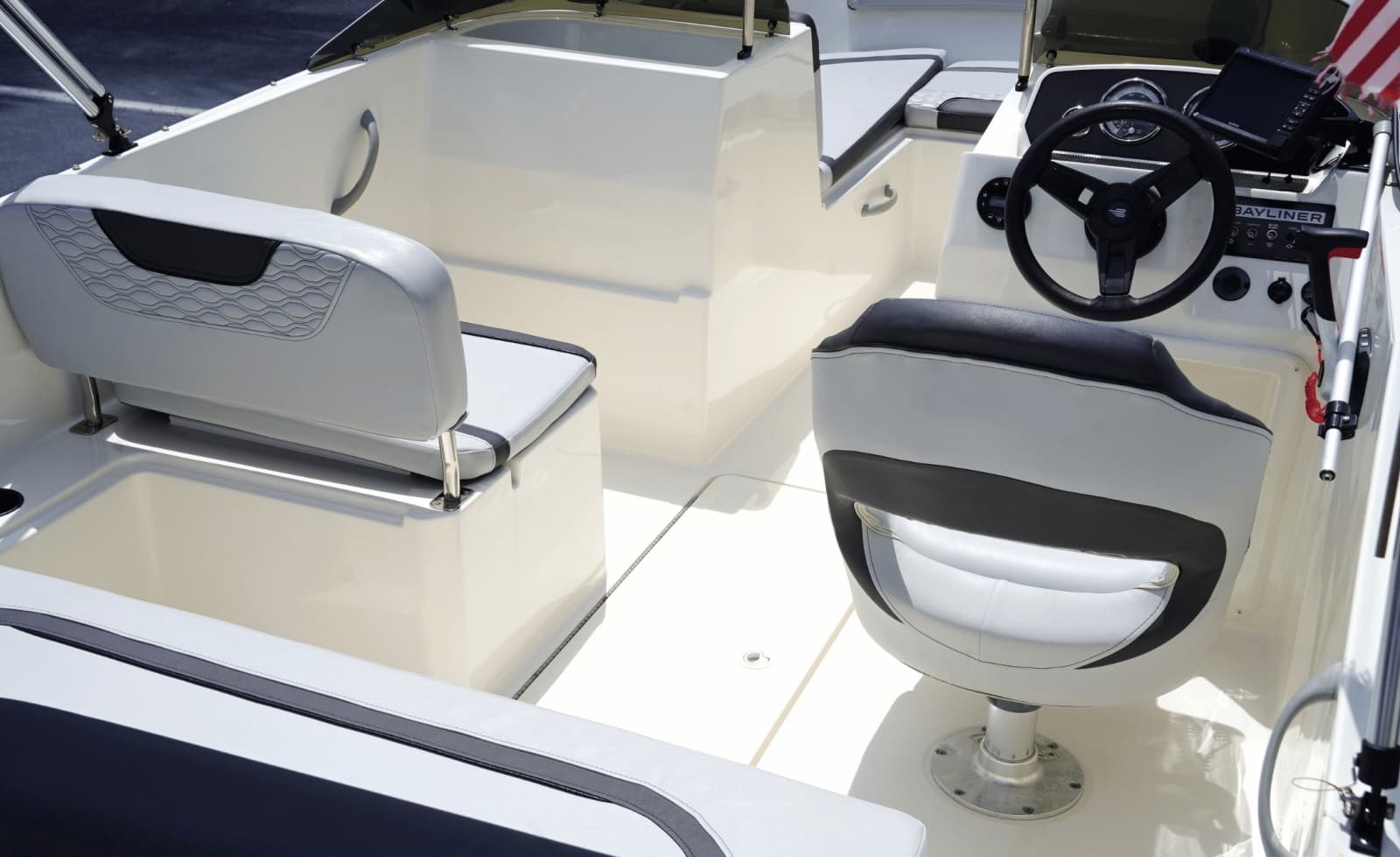 2024 Bayliner M19 - Photo 8