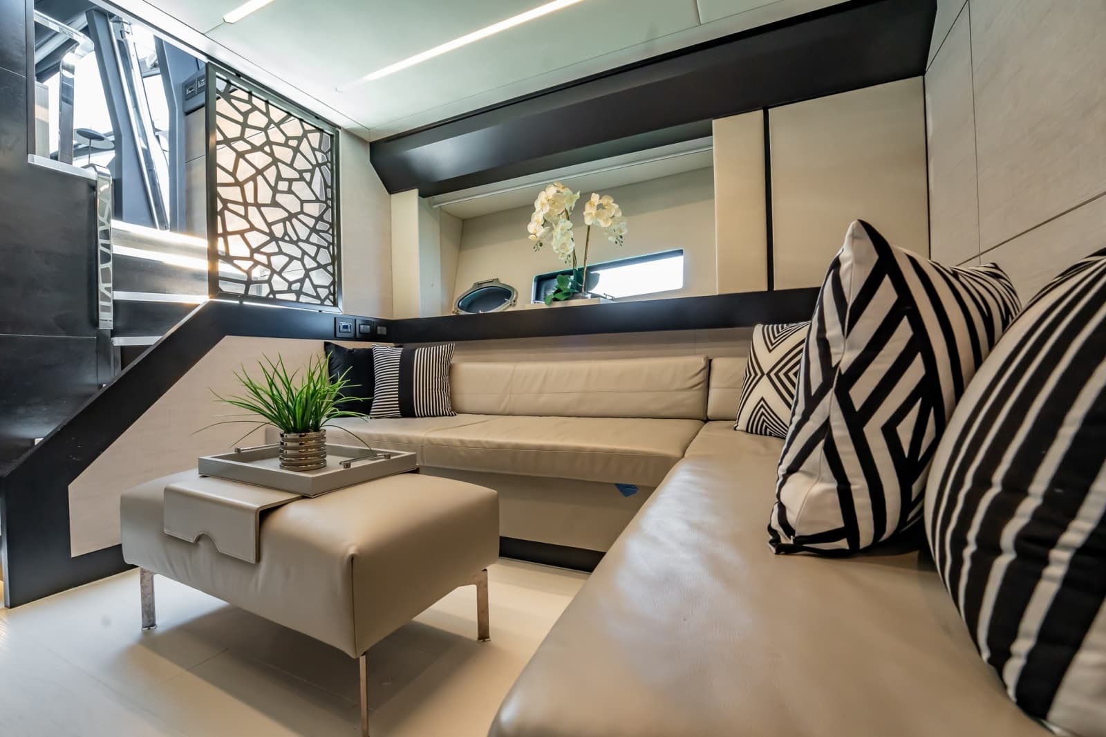 2019 Pershing 8X - Photo 49