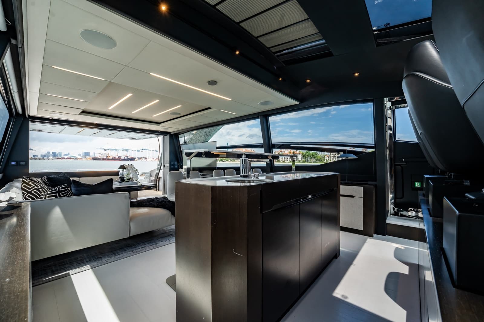 2019 Pershing 8X - Photo 37