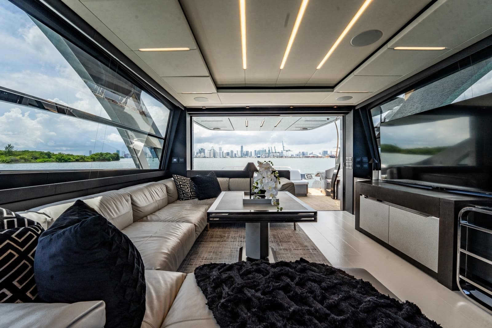 2019 Pershing 8X - Photo 39