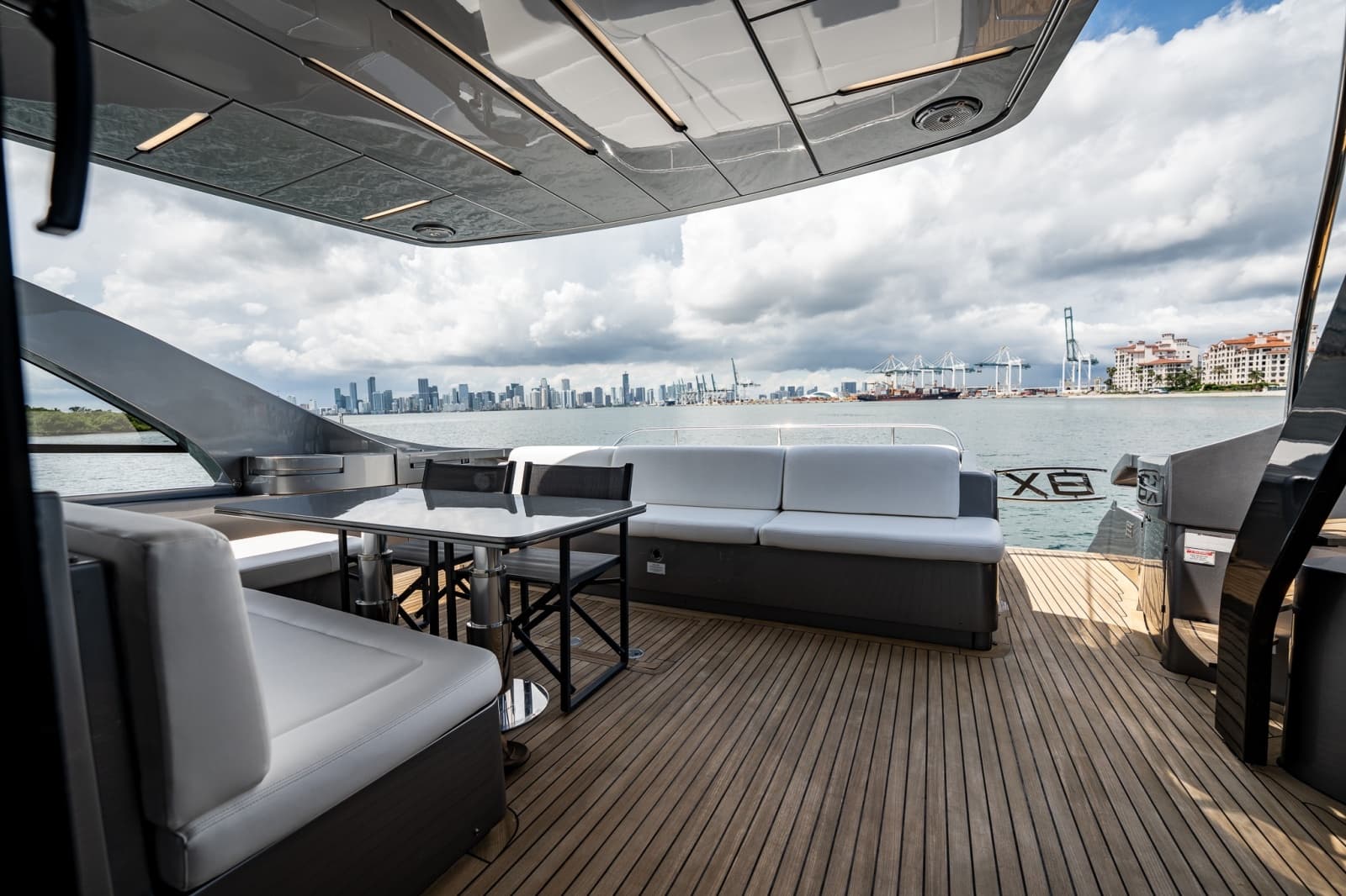 2019 Pershing 8X - Photo 30
