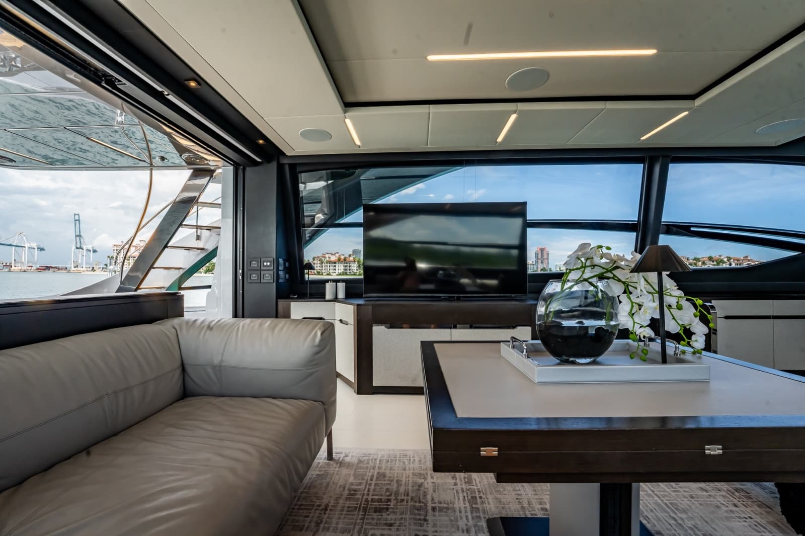 2019 Pershing 8X - Photo 38