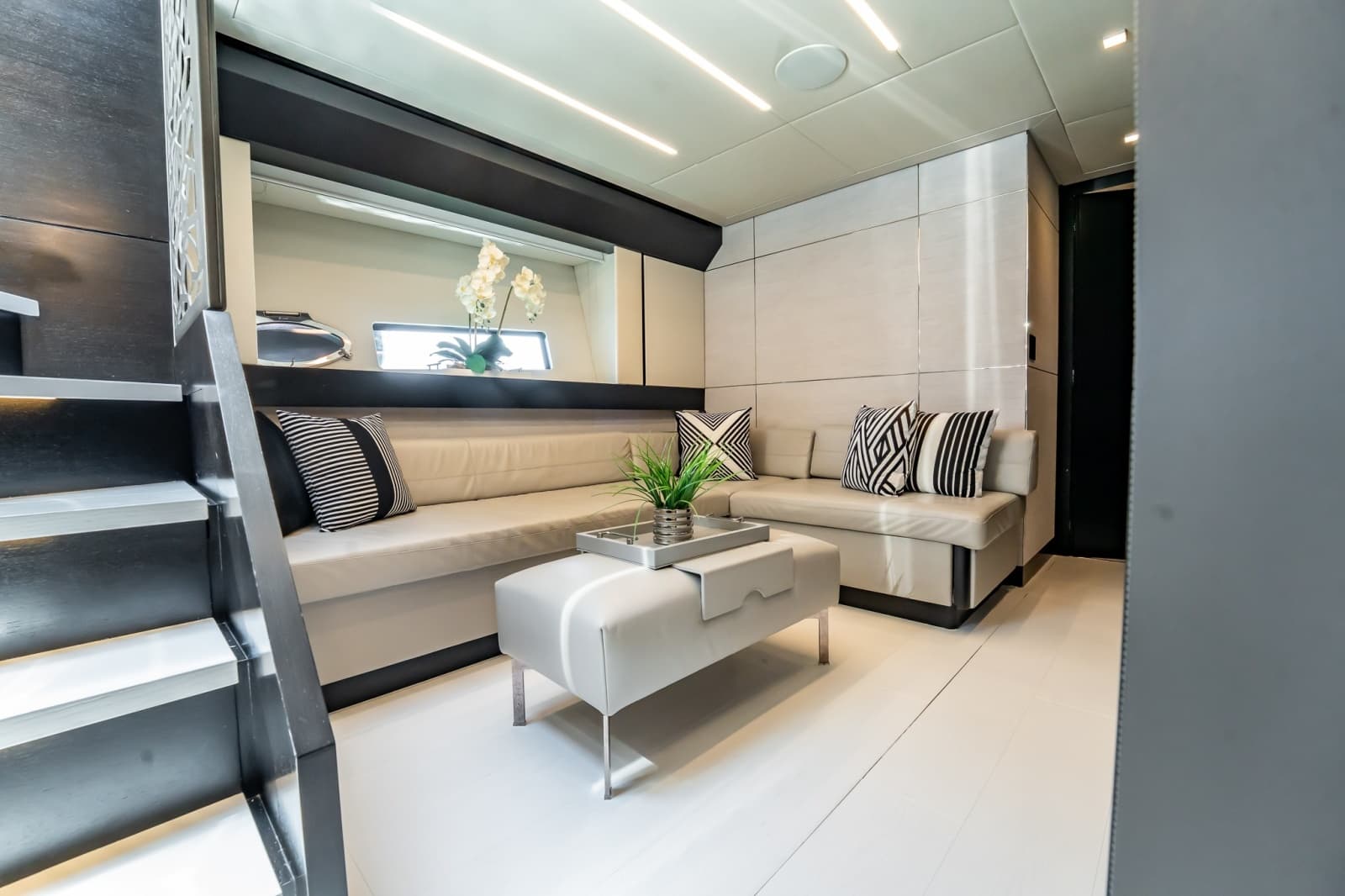 2019 Pershing 8X - Photo 48