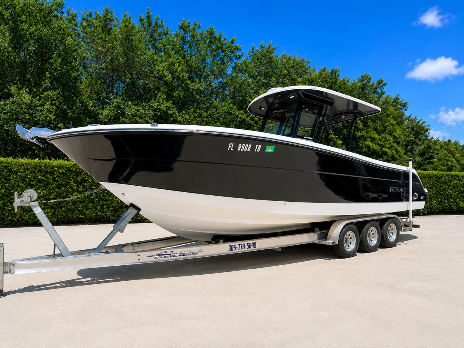 2022 Robalo R302 - Photo 1