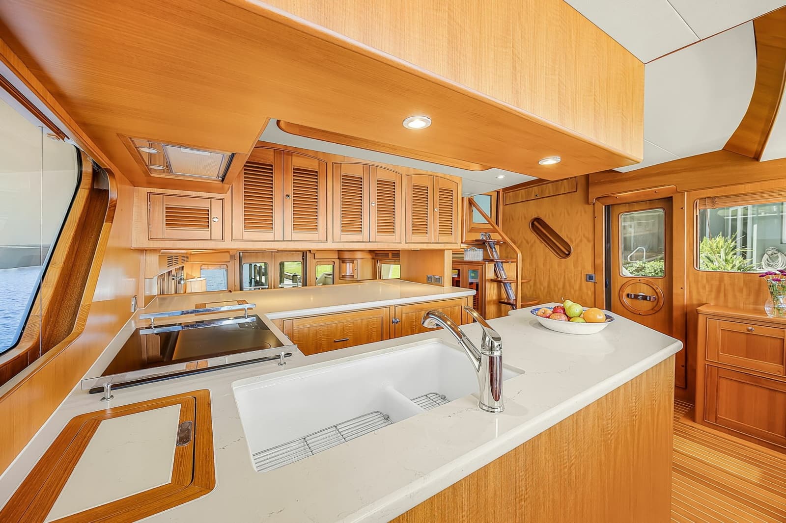2016 Marlow Explorer 58E - Photo 12