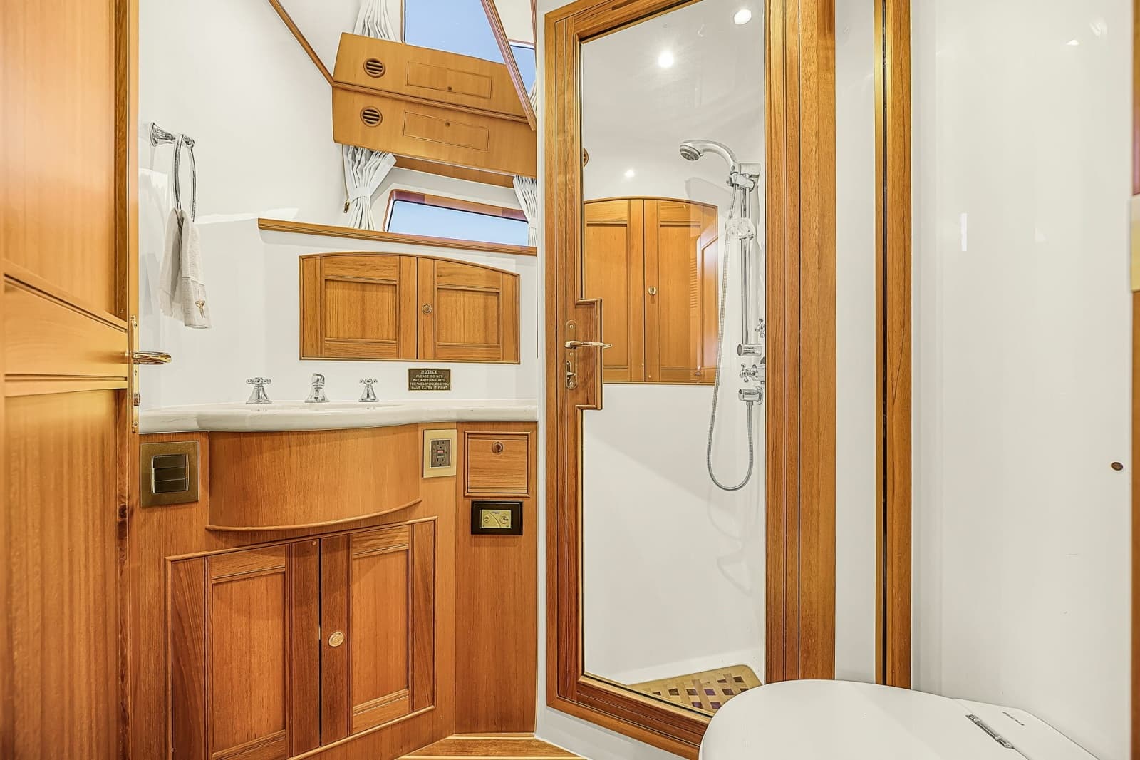2016 Marlow Explorer 58E - Photo 24