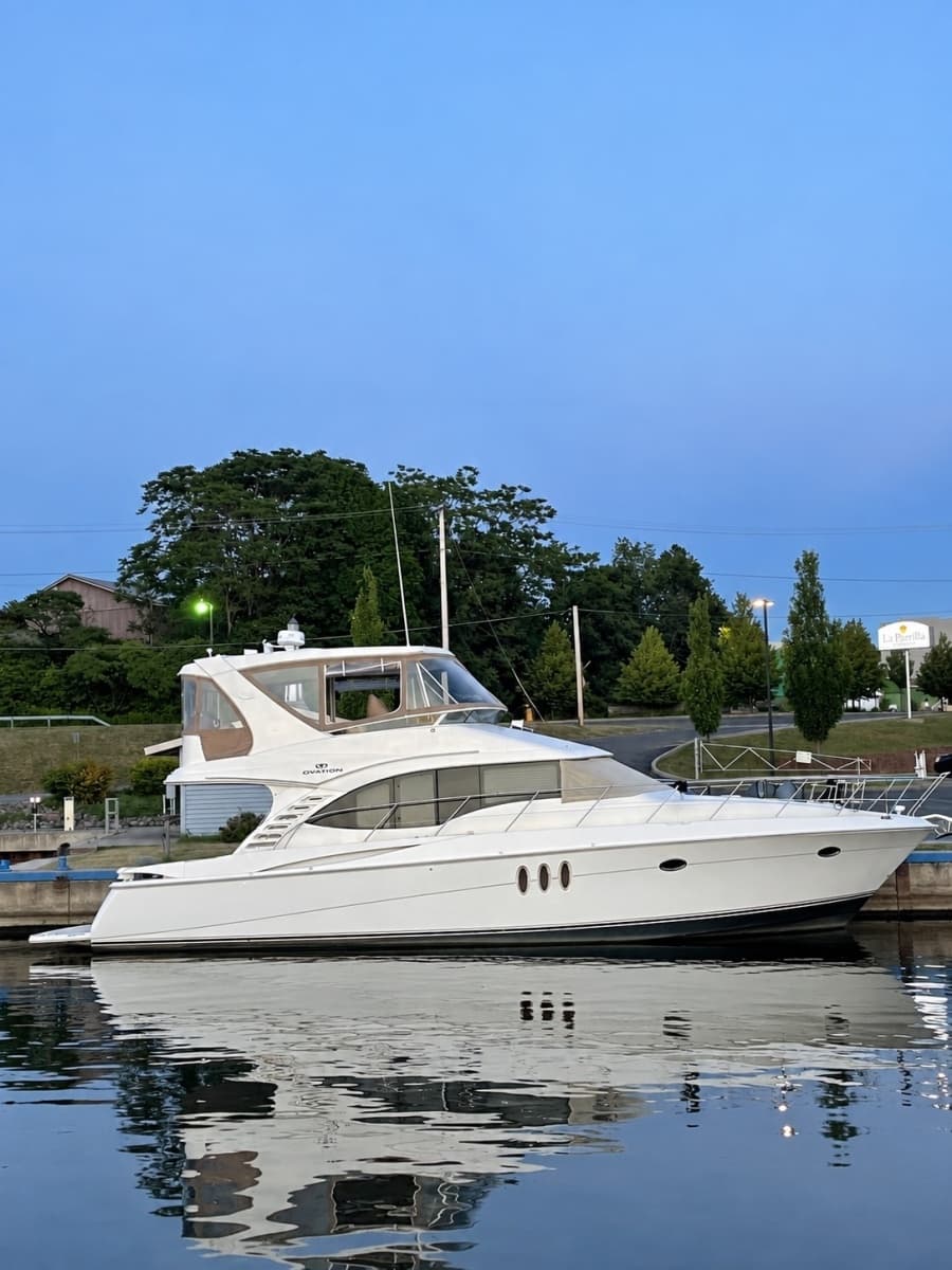 2009 Silverton 52 Ovation - Photo 2
