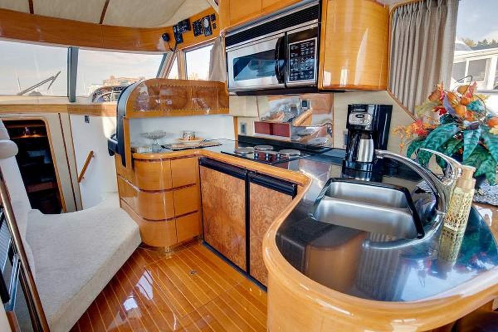 2001 Prima Flybridge Sedan - Photo 5