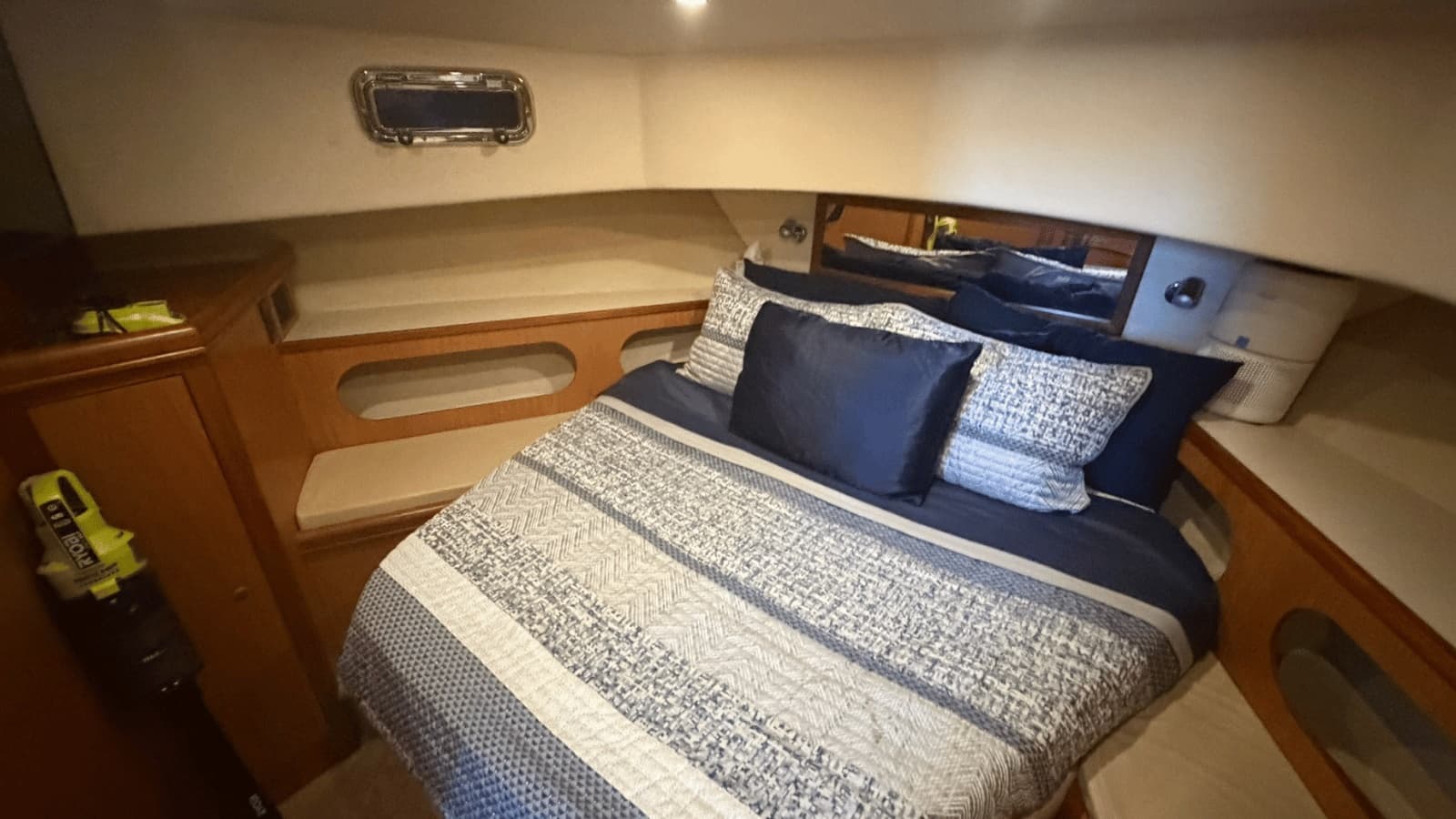 2006 Mainship 430 - Photo 26
