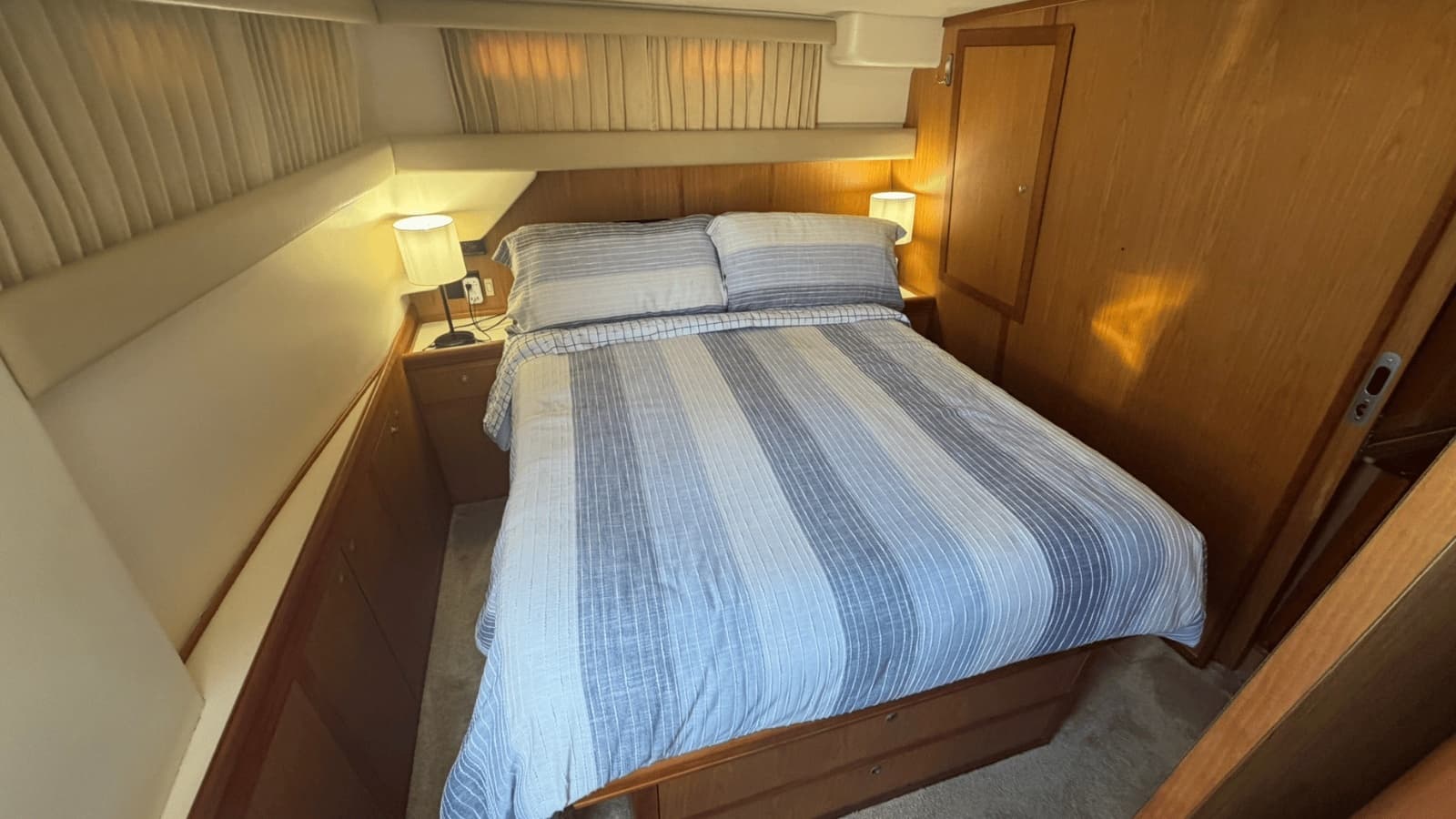 2006 Mainship 430 - Photo 27