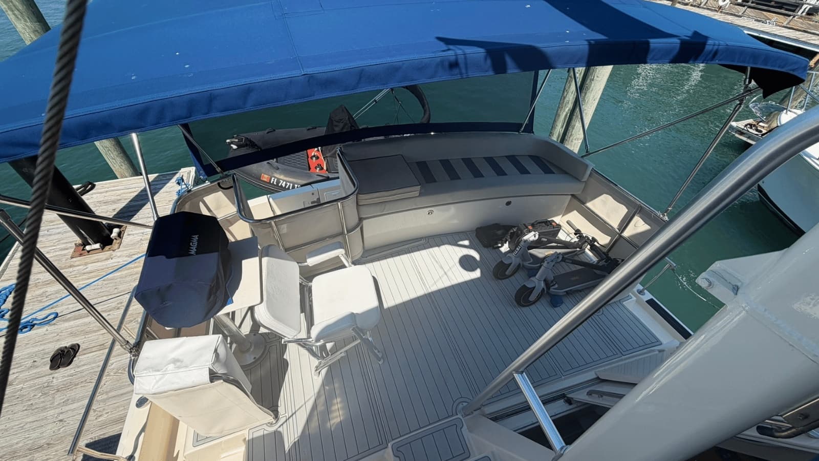2006 Mainship 430 - Photo 13