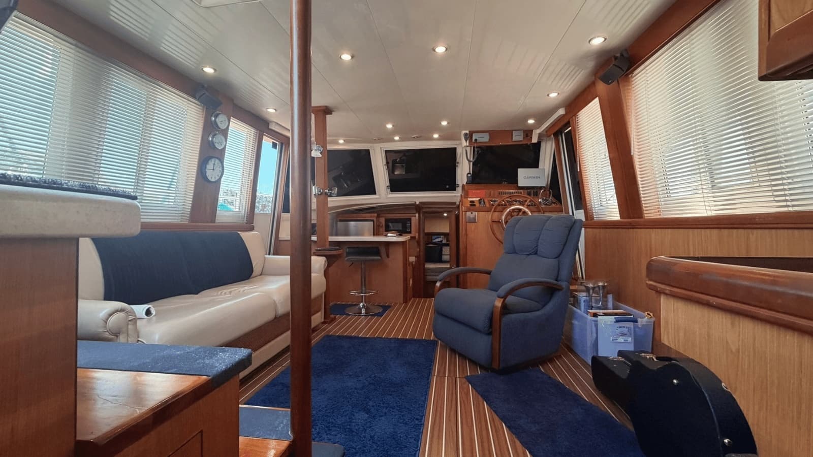 2006 Mainship 430 - Photo 15