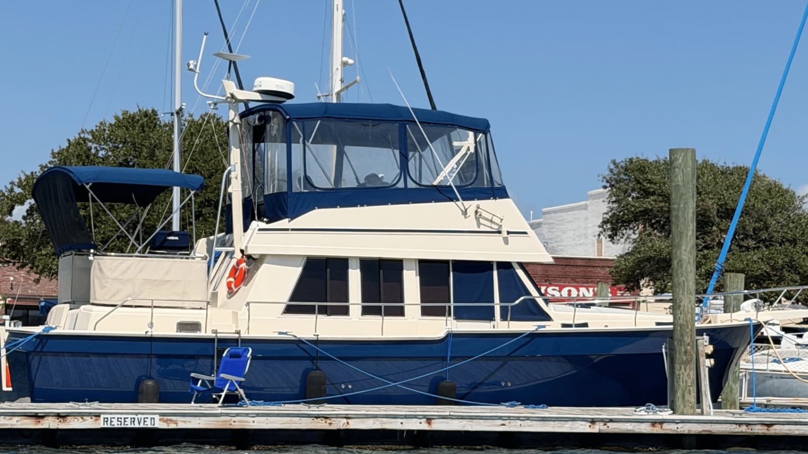 2006 Mainship 430 - Photo 2
