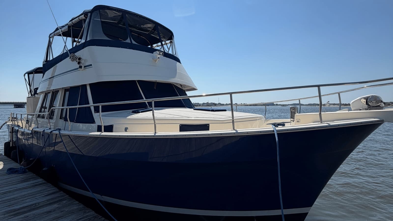 2006 Mainship 430 - Photo 3