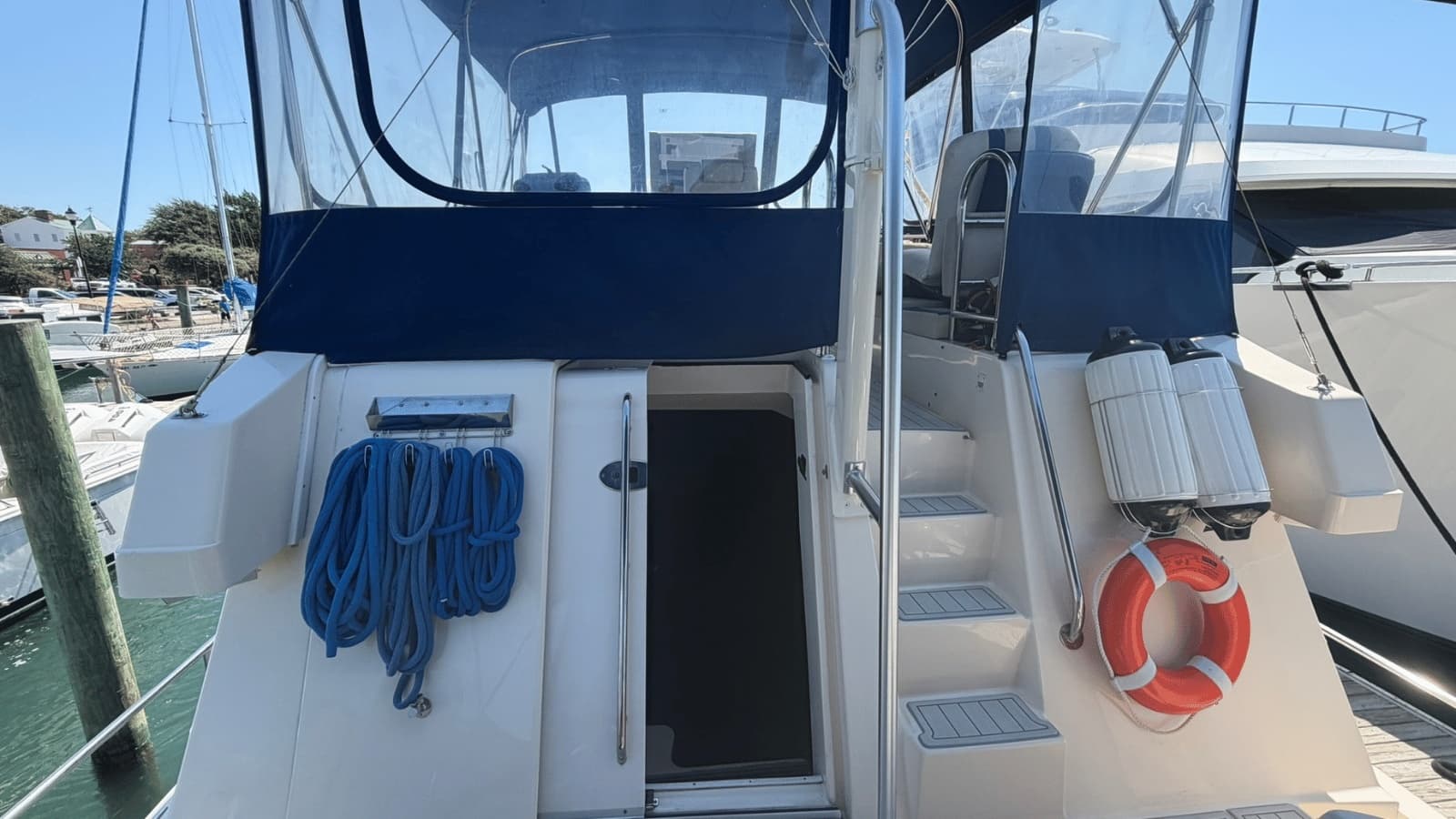 2006 Mainship 430 - Photo 14