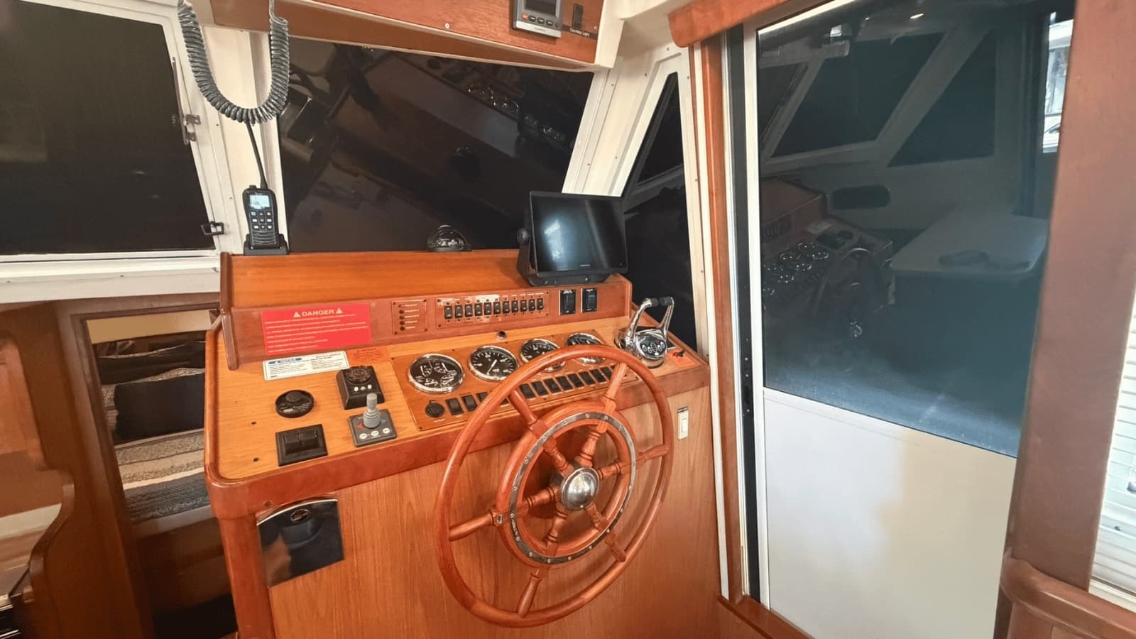2006 Mainship 430 - Photo 18