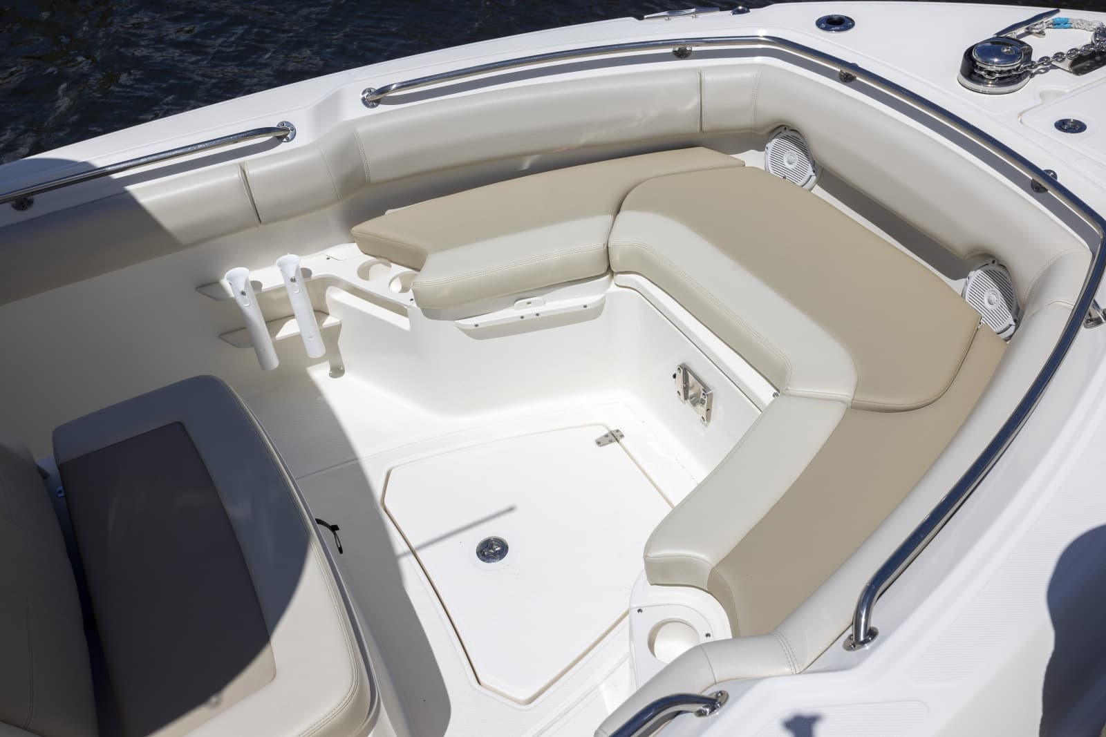 2021 Boston Whaler 230 OUTRAGE - Photo 2