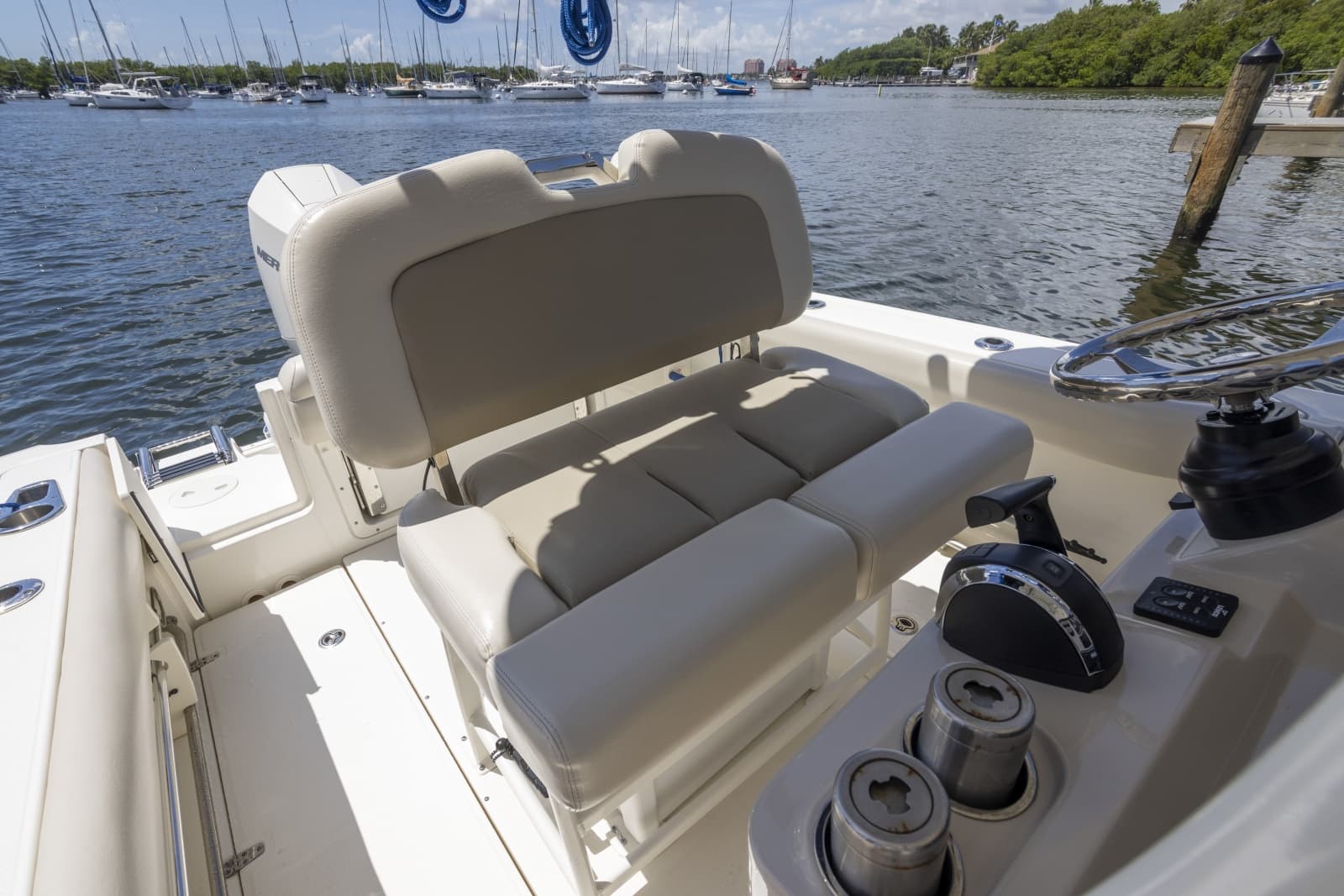 2021 Boston Whaler 230 OUTRAGE - Photo 9