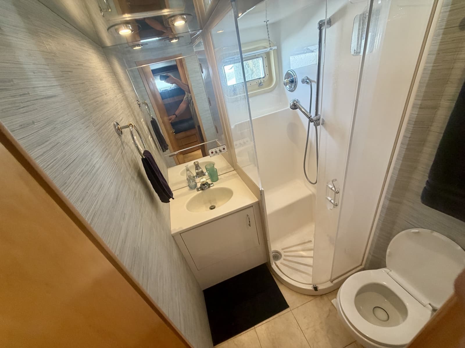 1999 Hatteras 52 Cockpit Motor Yacht - Photo 22