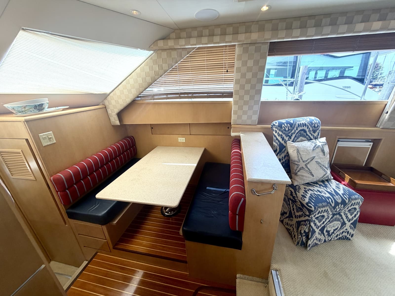 1999 Hatteras 52 Cockpit Motor Yacht - Photo 29