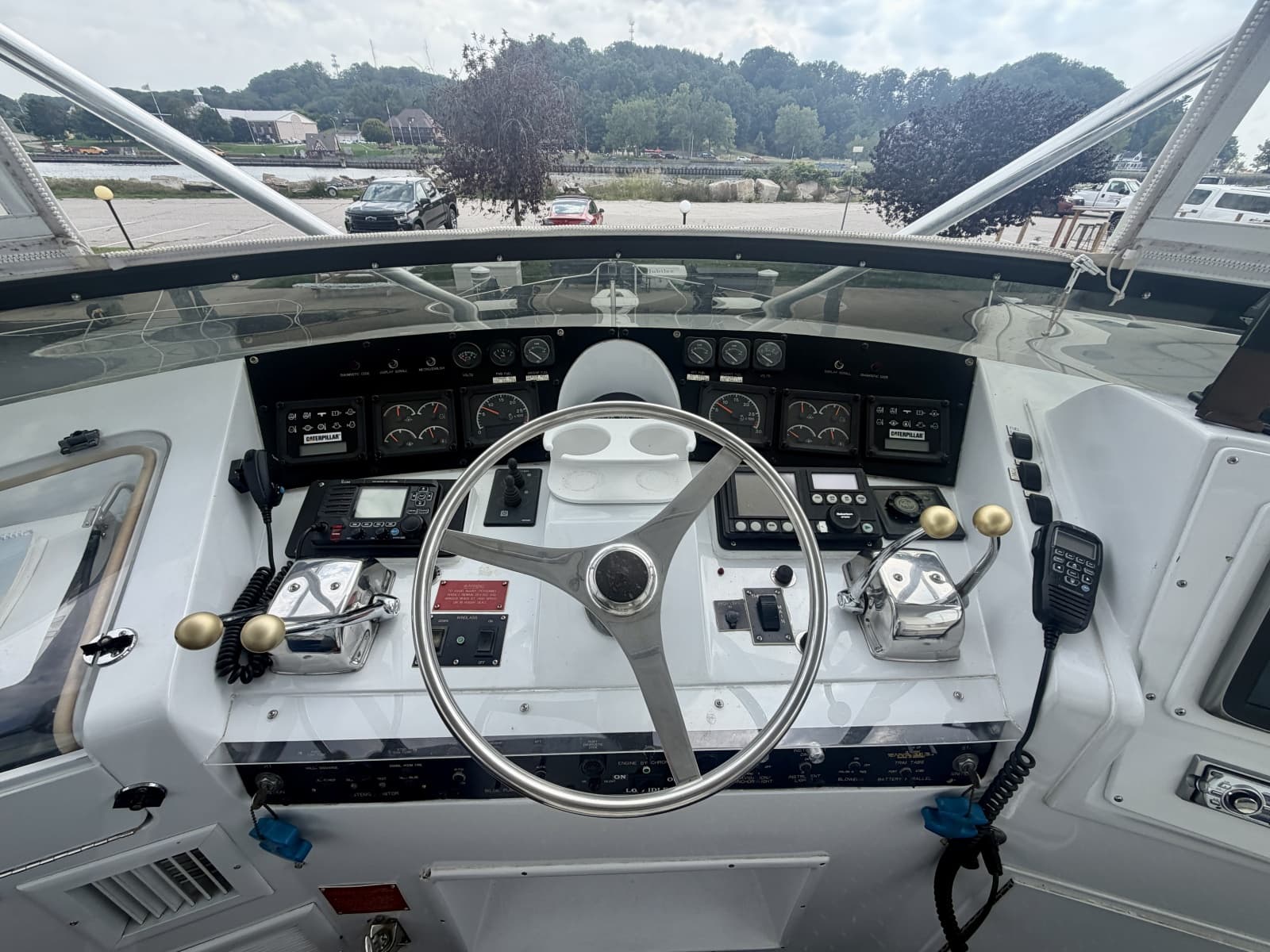 1999 Hatteras 52 Cockpit Motor Yacht - Photo 12
