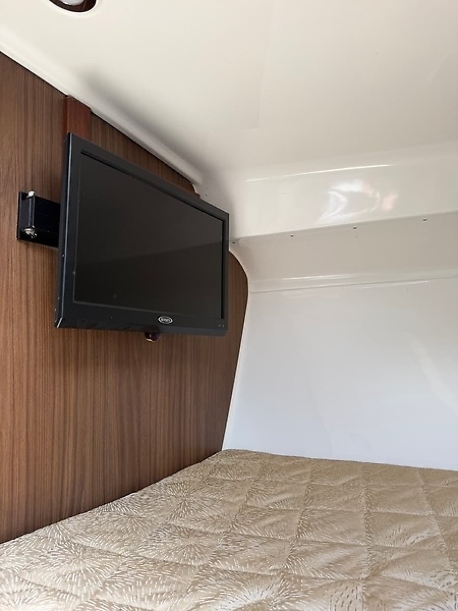 2018 Everglades 360LXC - Photo 9