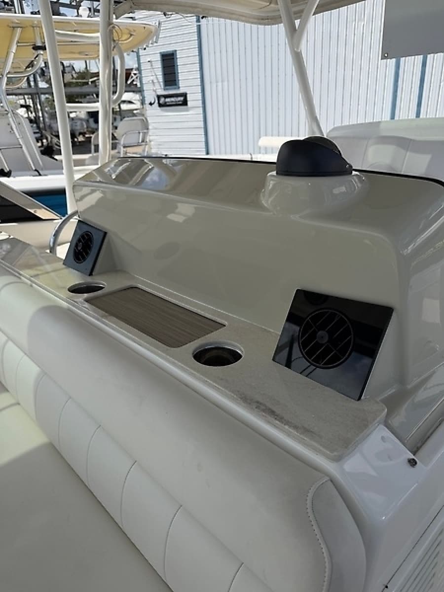 2018 Everglades 360LXC - Photo 13