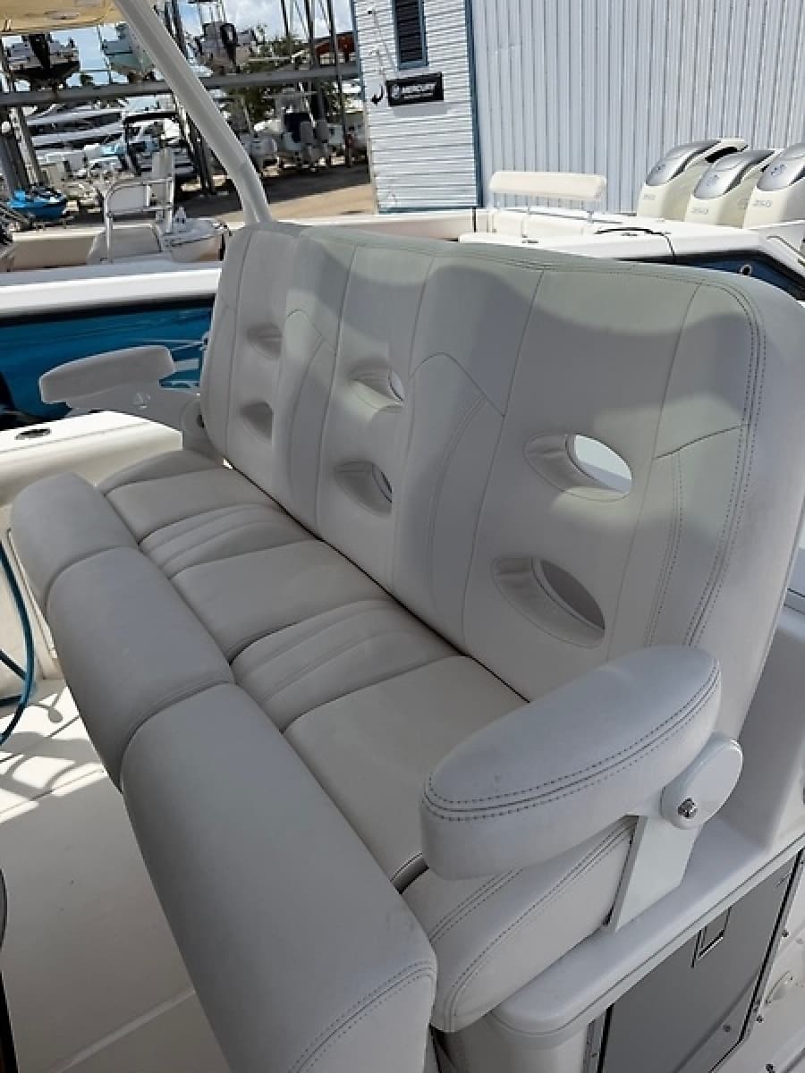 2018 Everglades 360LXC - Photo 18