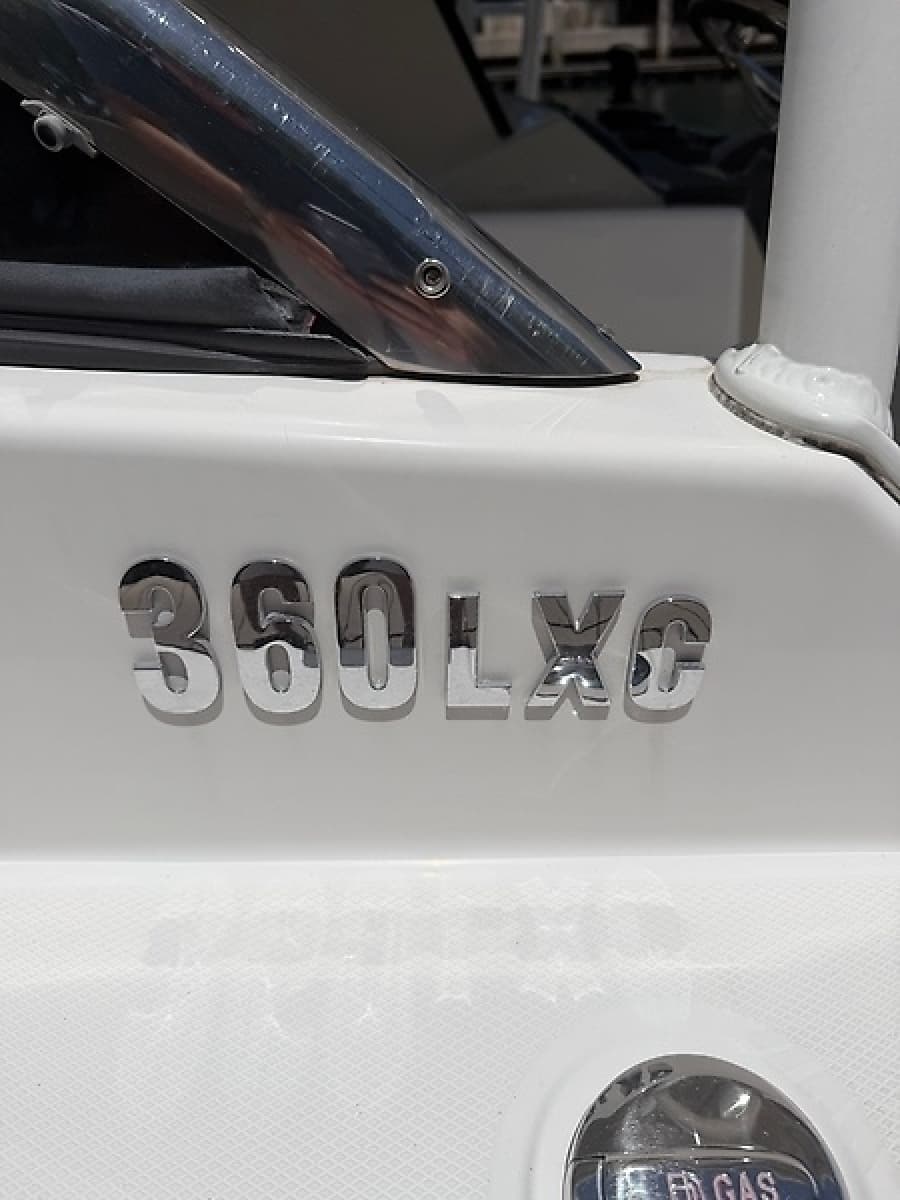 2018 Everglades 360LXC - Photo 31