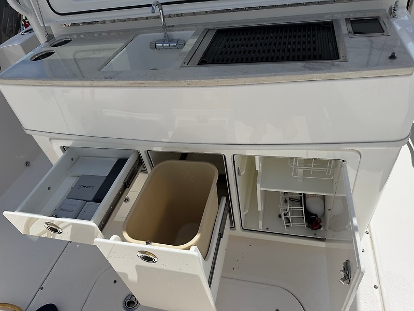 2018 Everglades 360LXC - Photo 21