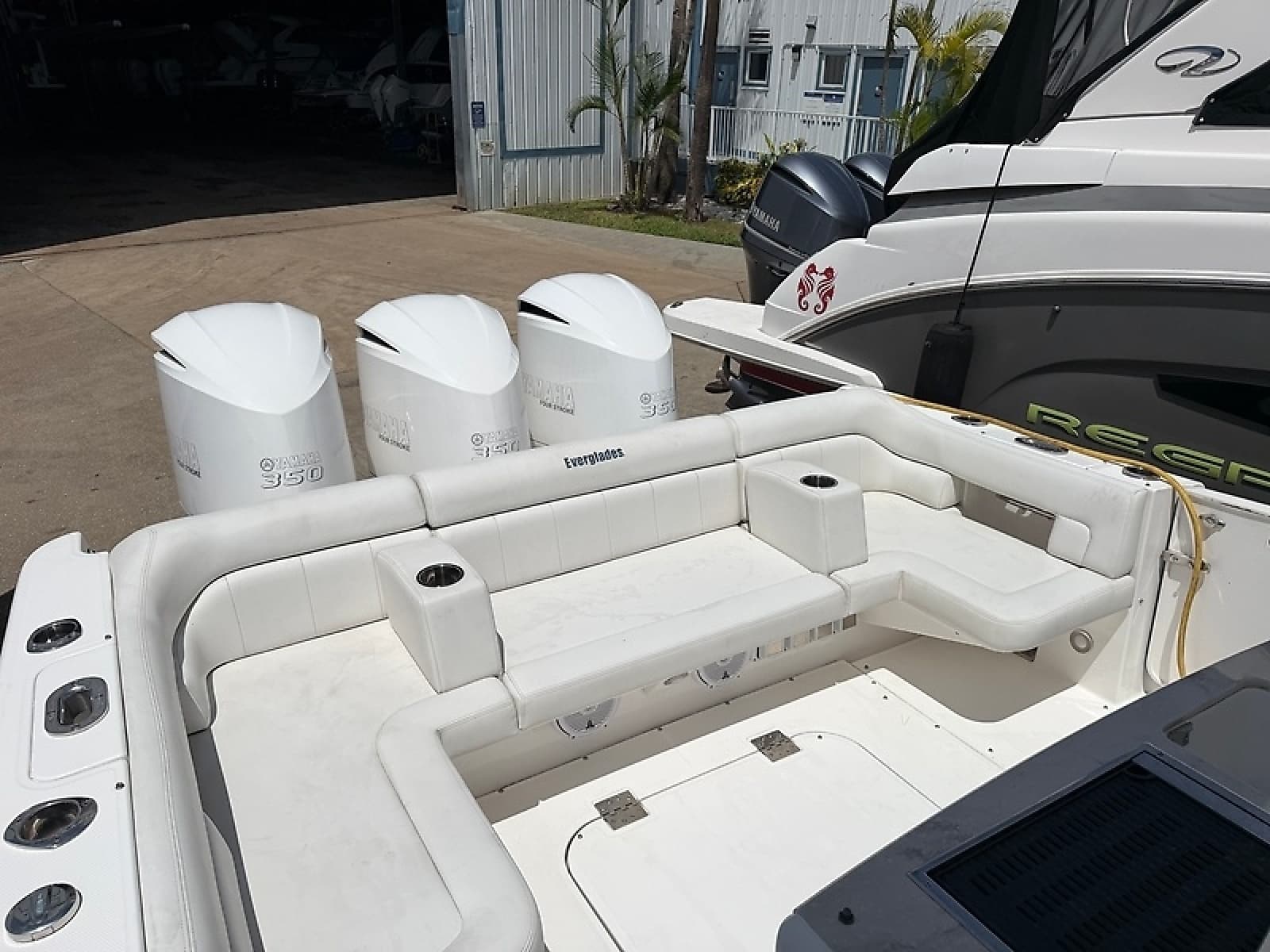 2018 Everglades 360LXC - Photo 25