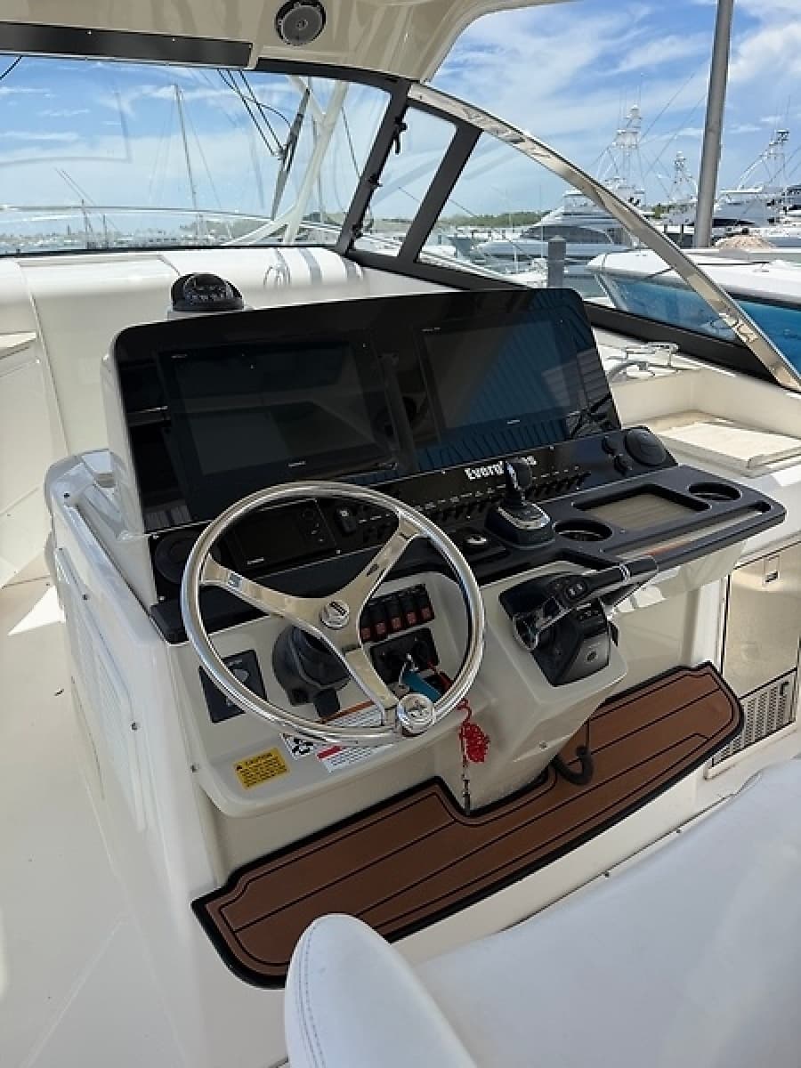 2018 Everglades 360LXC - Photo 14