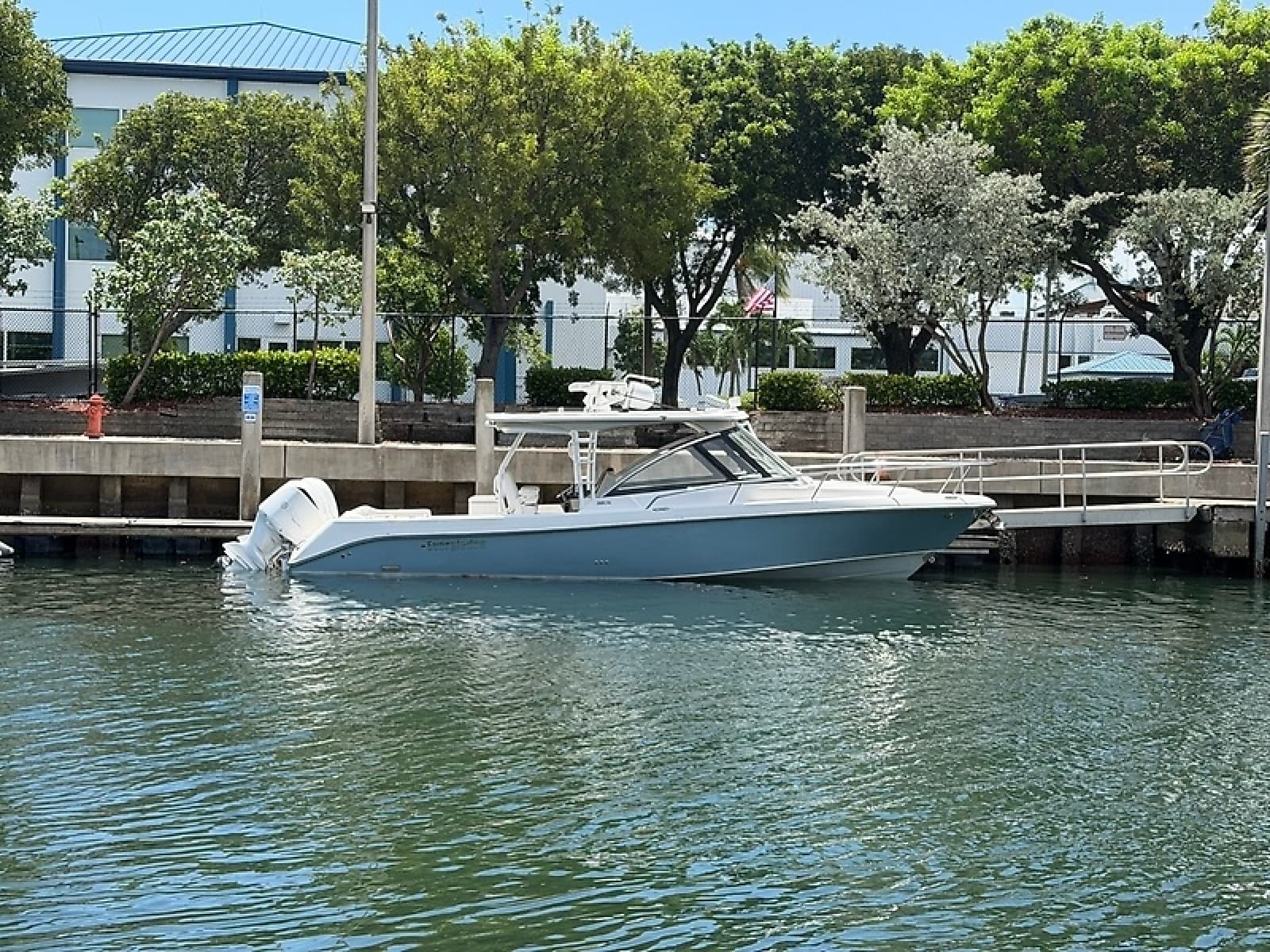 2018 Everglades 360LXC - Photo 3