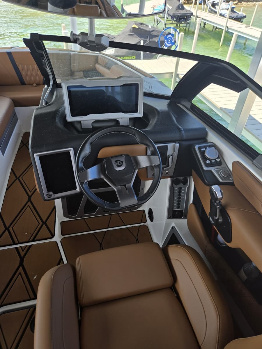 2024 Malibu M242 - Photo 4