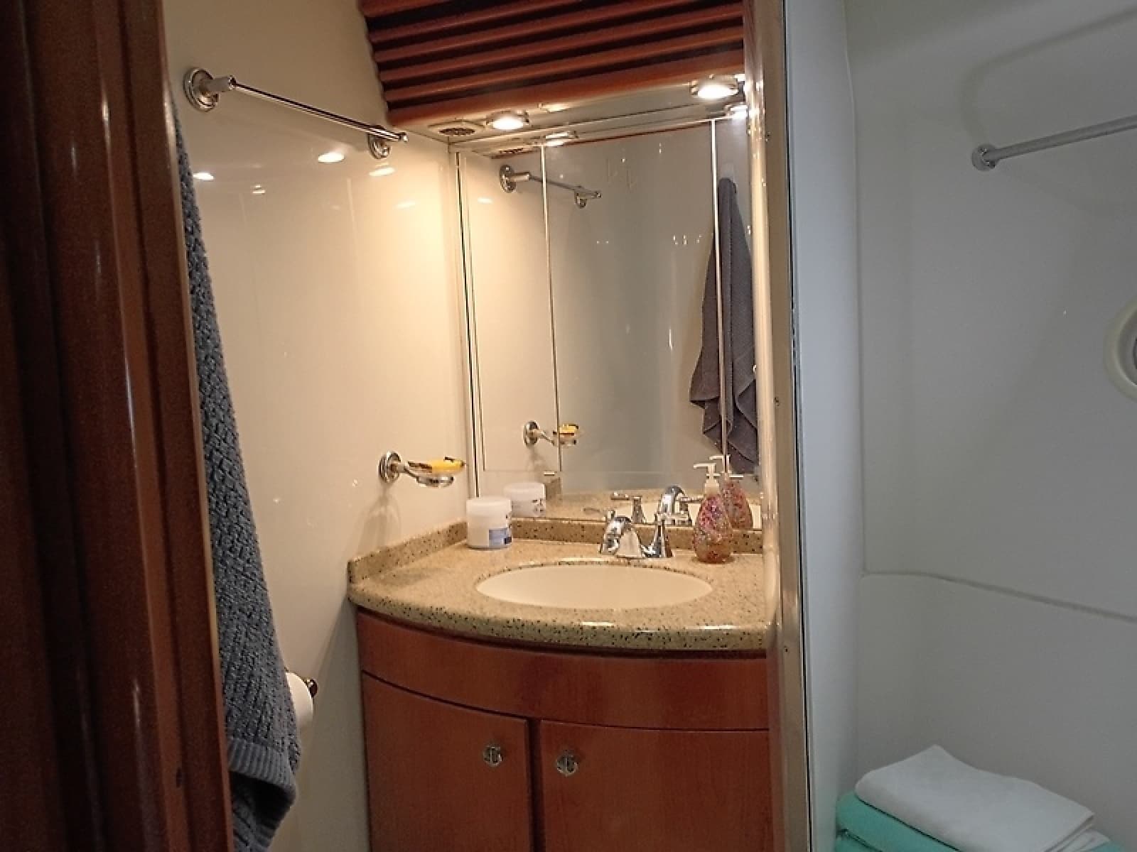 2022 Carver 450 Voyager Pilothouse - Photo 52