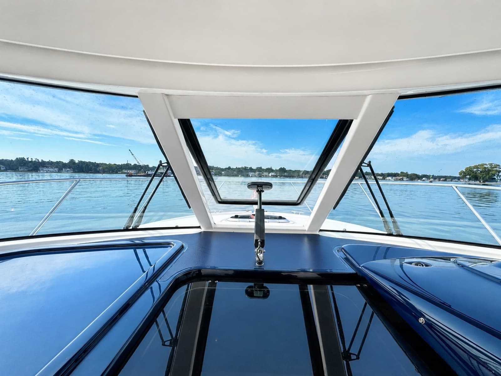 2015 Tiara Yachts 3100 Coronet - Photo 42