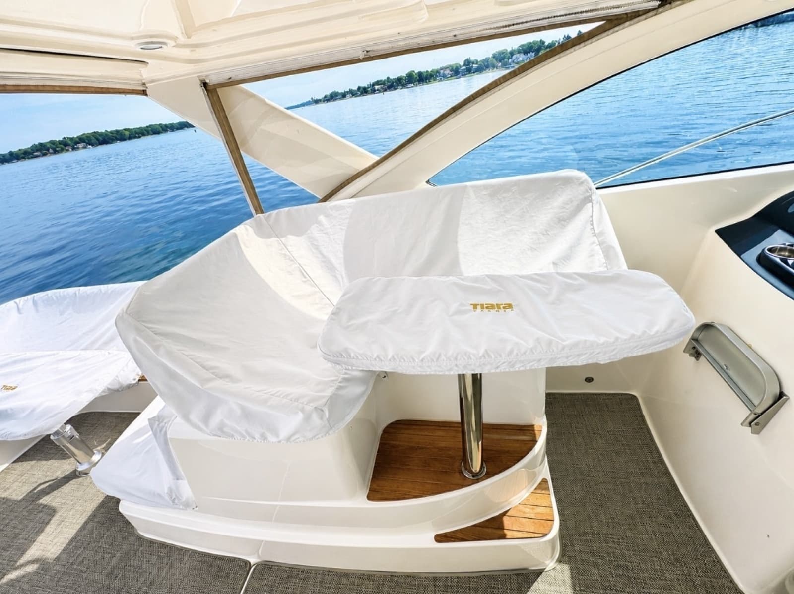 2015 Tiara Yachts 3100 Coronet - Photo 33