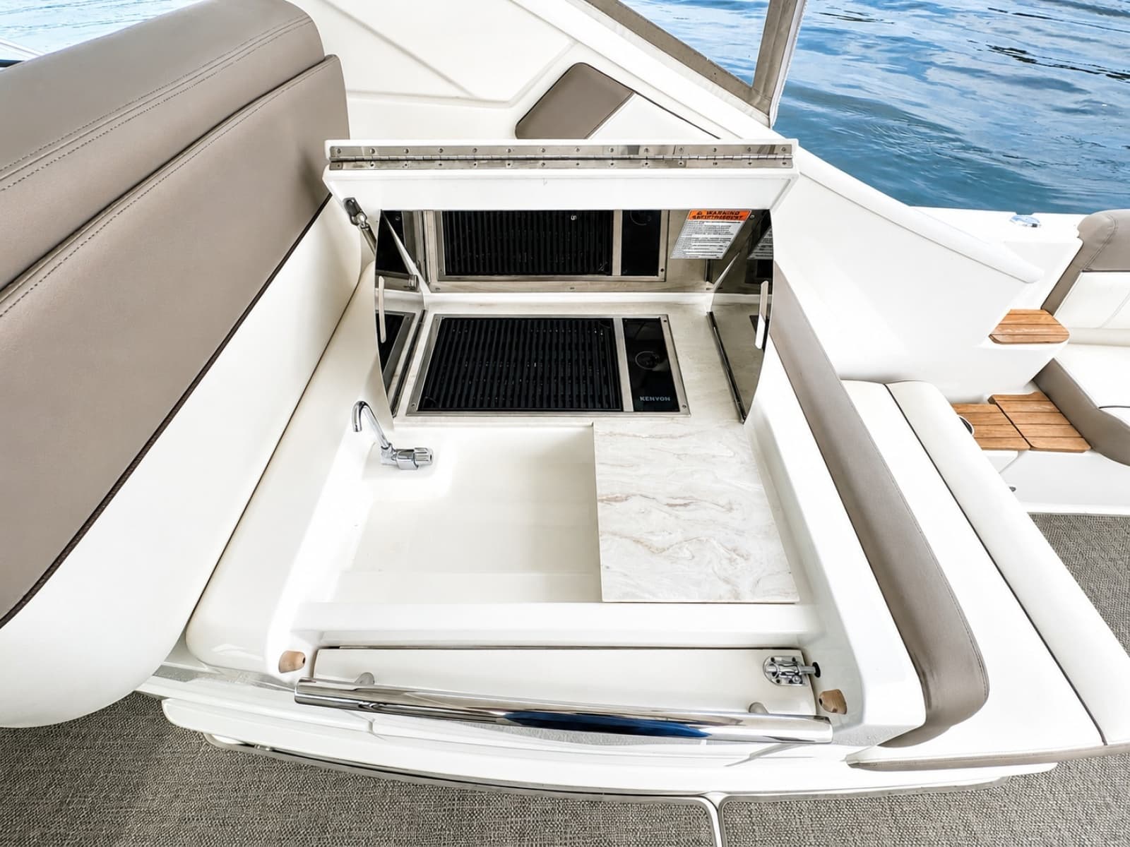 2015 Tiara Yachts 3100 Coronet - Photo 36