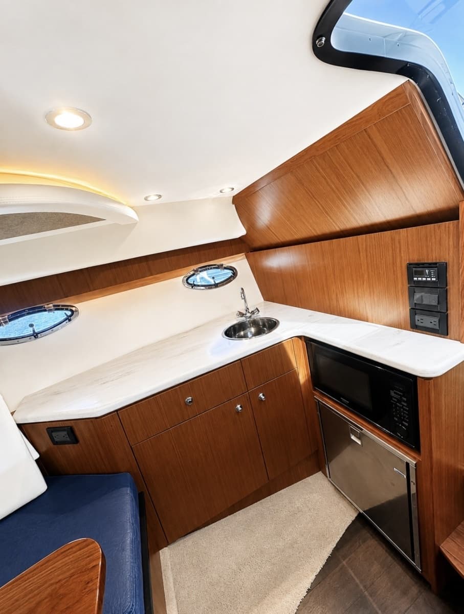 2015 Tiara Yachts 3100 Coronet - Photo 45