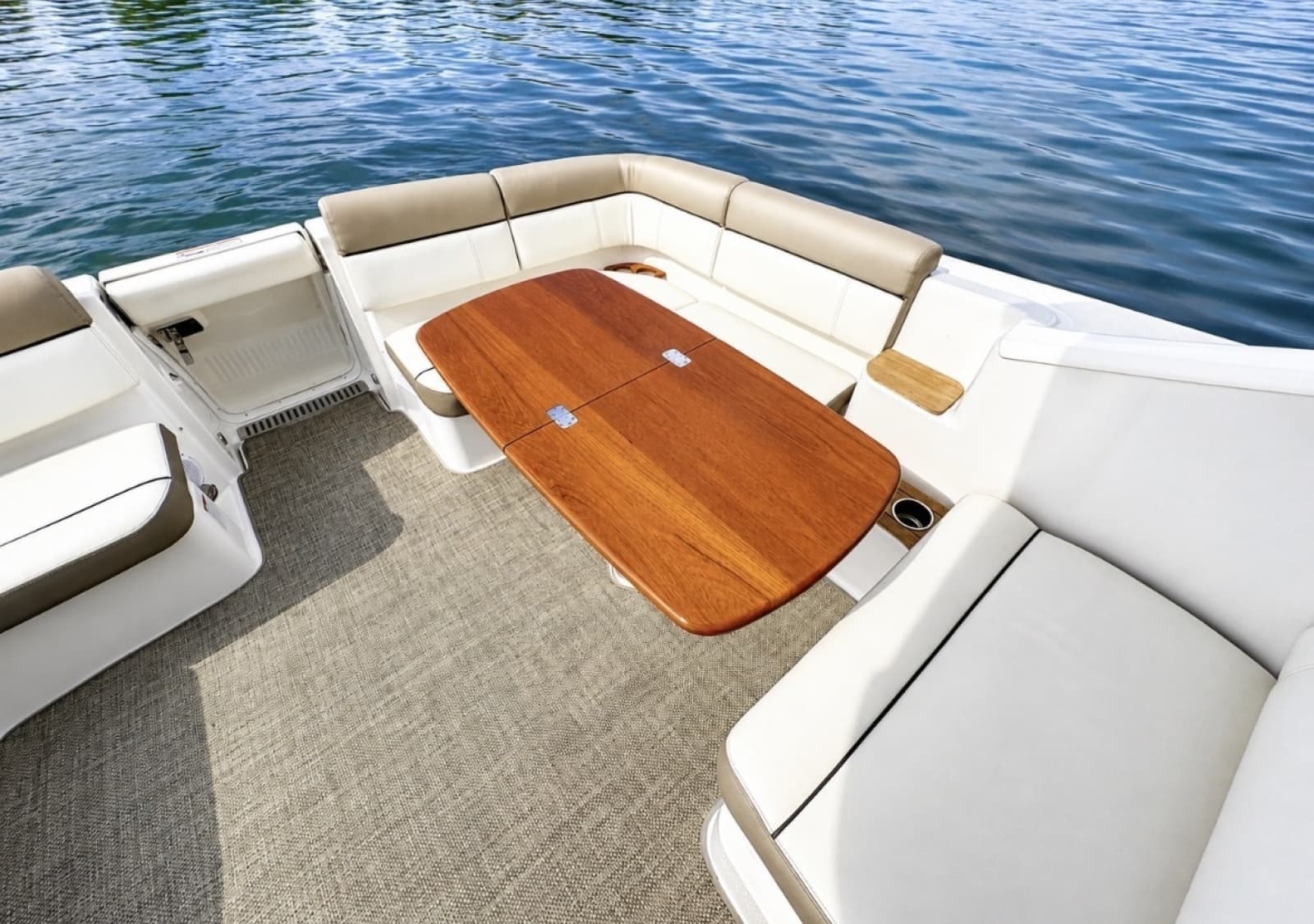 2015 Tiara Yachts 3100 Coronet - Photo 24