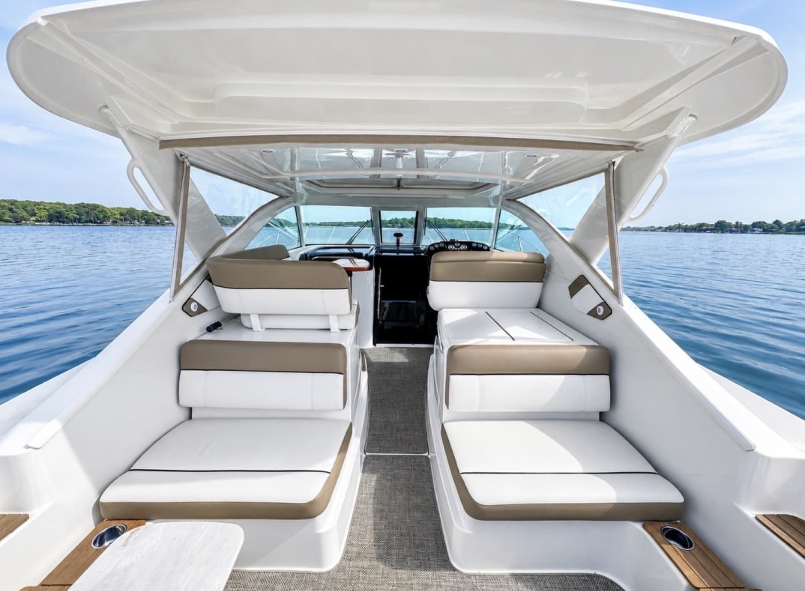 2015 Tiara Yachts 3100 Coronet - Photo 28