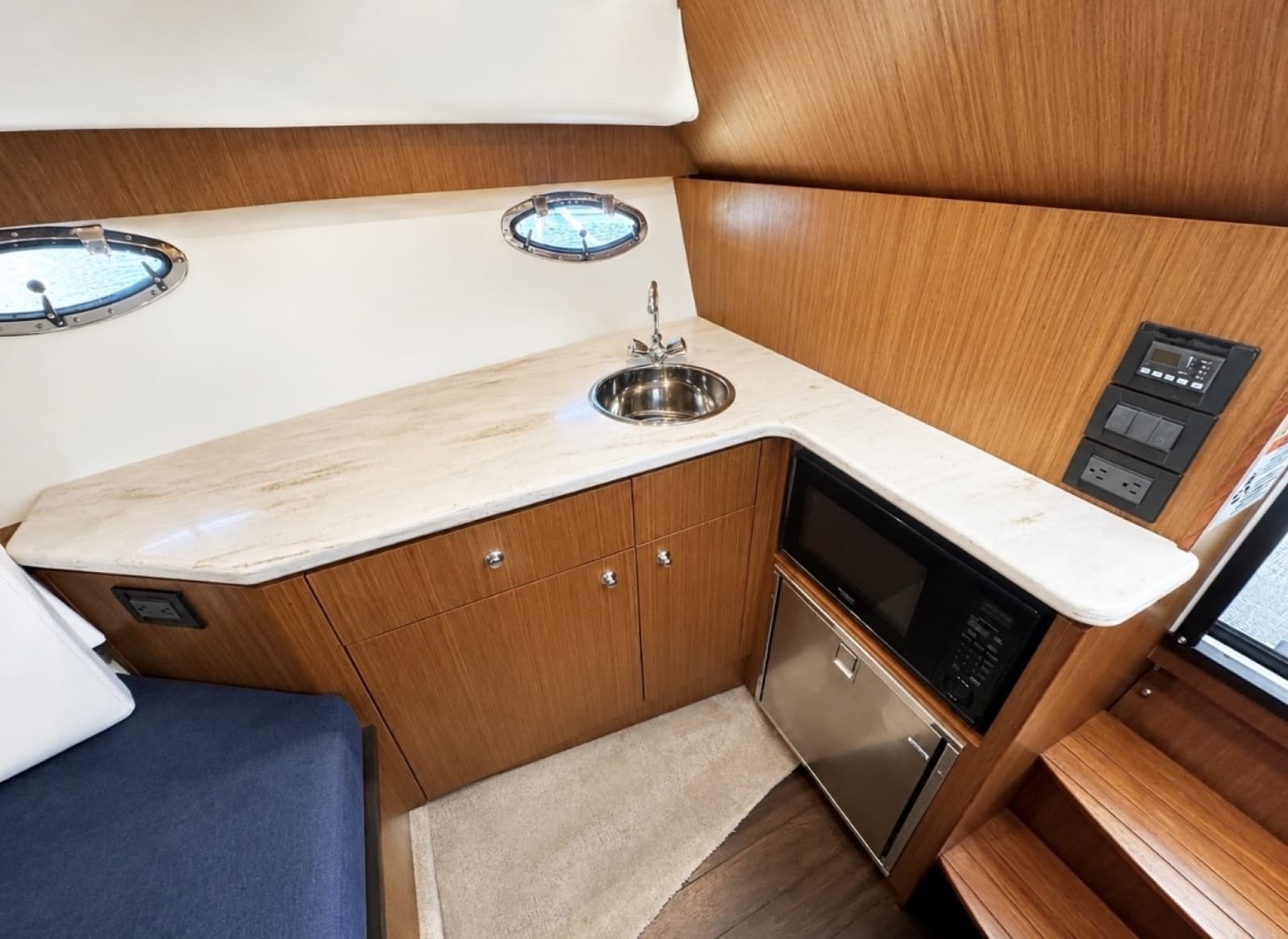 2015 Tiara Yachts 3100 Coronet - Photo 44
