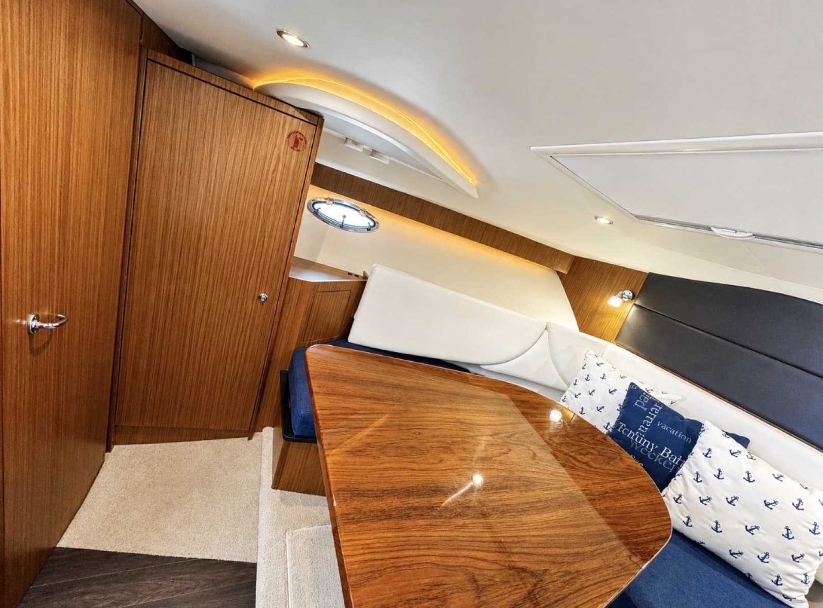 2015 Tiara Yachts 3100 Coronet - Photo 53