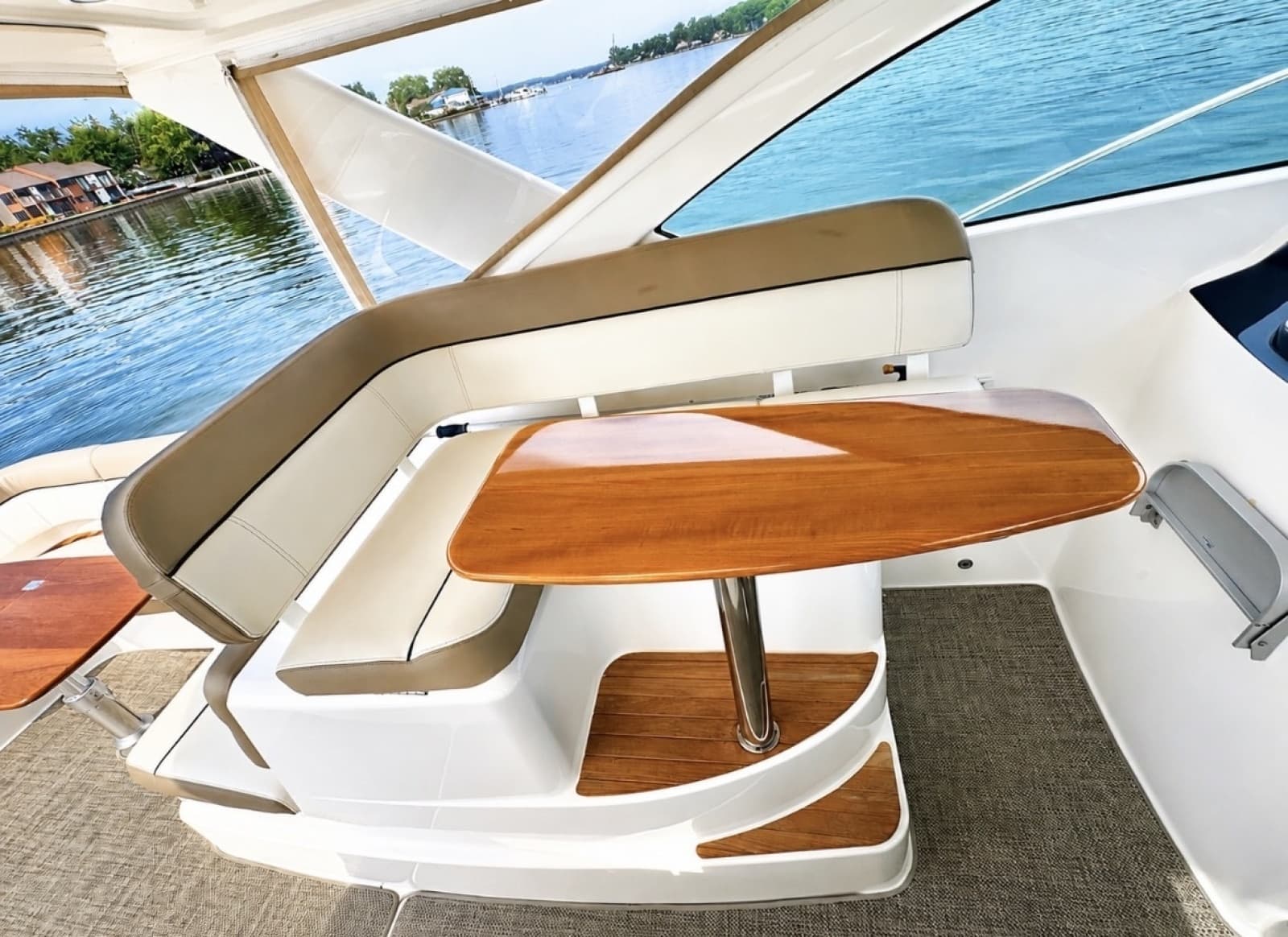 2015 Tiara Yachts 3100 Coronet - Photo 62