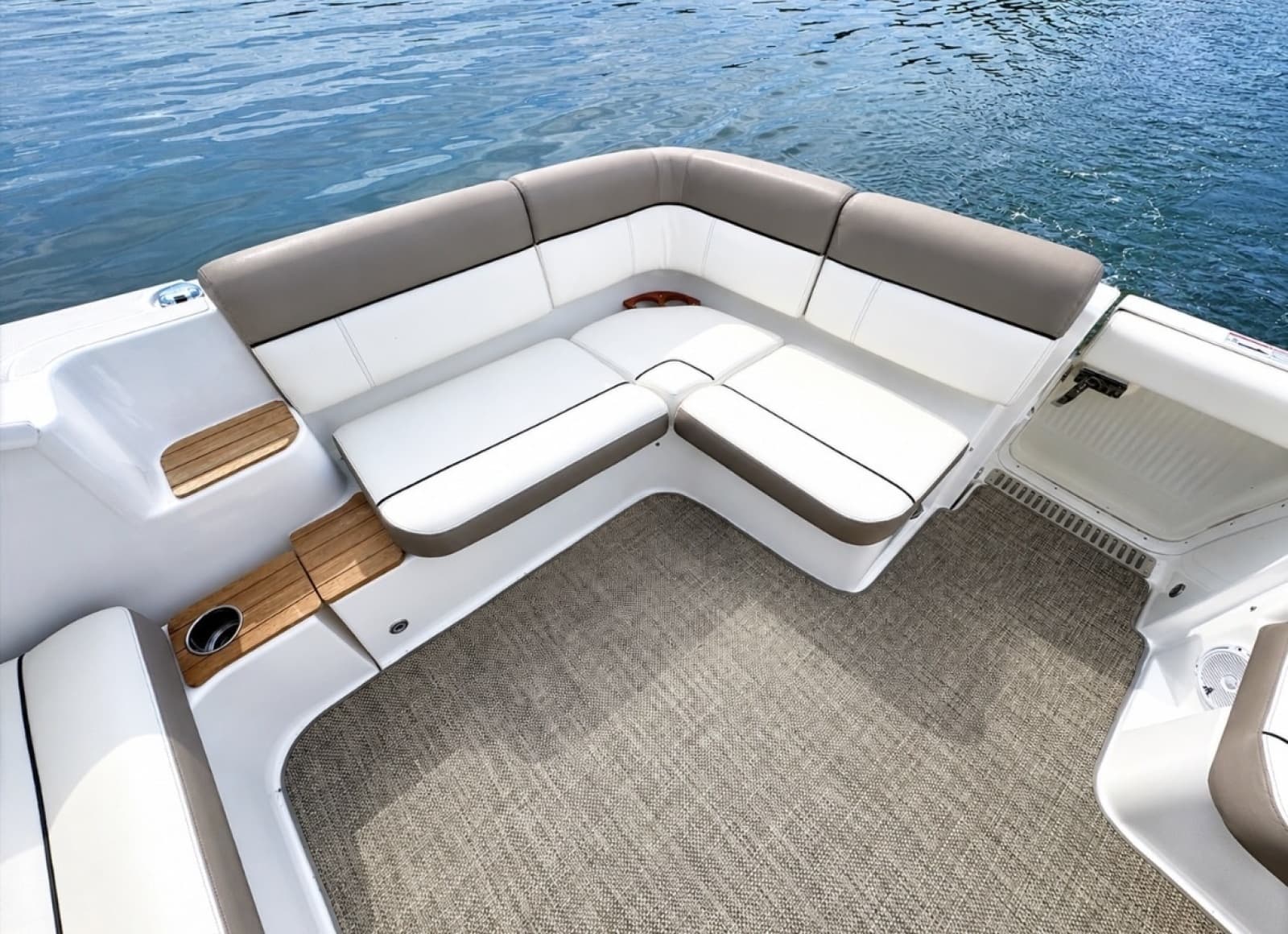 2015 Tiara Yachts 3100 Coronet - Photo 32